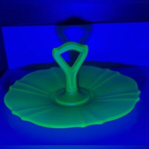 ✨ RARE Vintage Frosted Forest Green Uranium Glass Serving Tray w/ Handle, 9.75”
